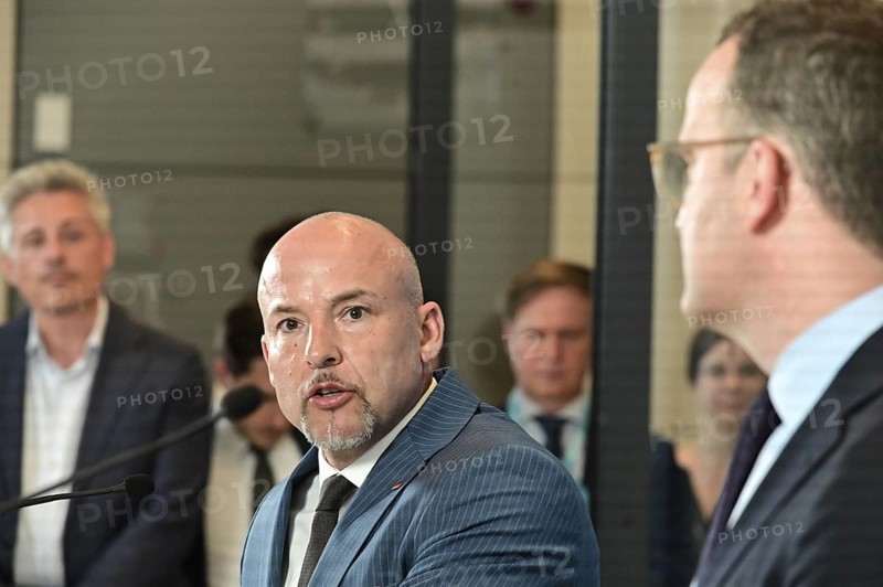 The deputy chairman of the CDU/CSU parliamentary group, Alexander Hoffmann (CSU), at the weekly press statement in front of the parliamentary group meeting room in the Reichstag. This time it was about the expert opinion on the purchase of masks, among other things
