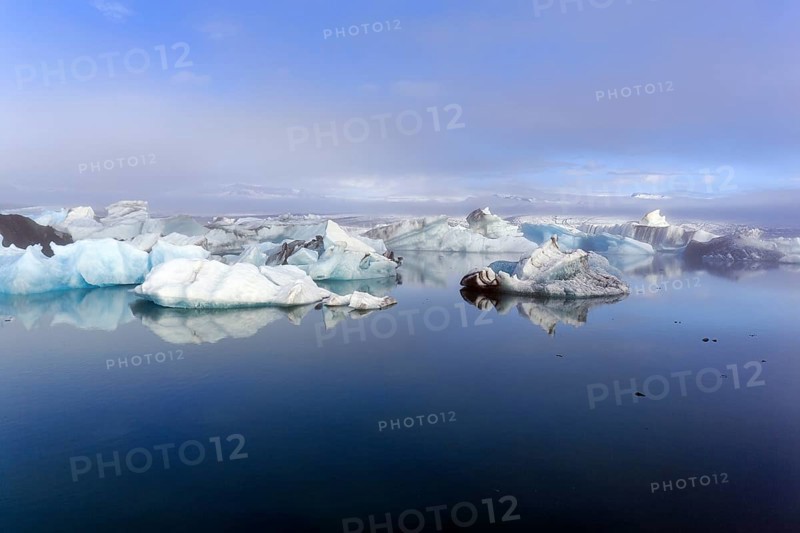 Icebergs in the morning light, Jökulsárlón glacier lagoon, Jökulsarlon, glacial lake, Hornafjörður, Hornafjördur, south-east Iceland, Iceland