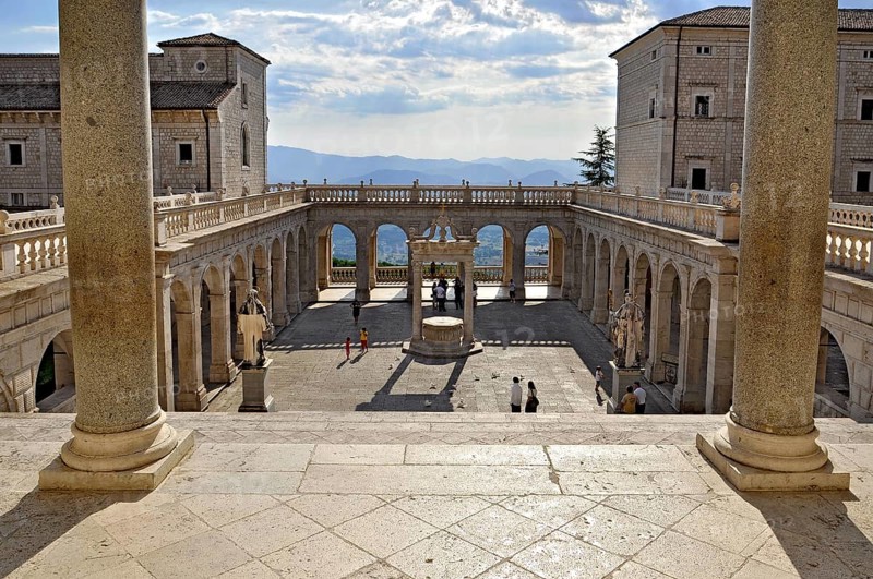 Bramante cloister with cistern and statues of St Benedict and St Scholastica of Nursia, Benedictine Abbey of Montecassino, Monte Cassino, Cassino, Frosinone, Lazio, Italy
