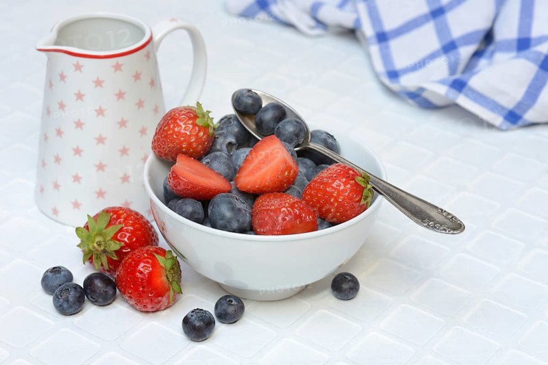 Bowl with blueberries and strawberries