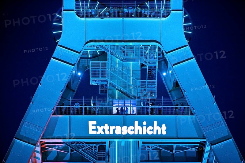 Illuminated headframe of the German Mining Museum with people, Extraschicht, Bochum, Ruhr area, North Rhine-Westphalia, Germany
