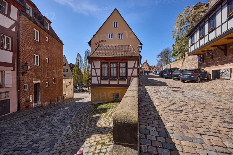 Residential building, historic half-timbered houses, sandstone wall, lantern, cobblestones, trees, parking boxes, vehicles, blue sky, cirrostratus clouds, street Am Ölberg, Nuremberg, Middle Franconia, independent city, Bavaria, Germany