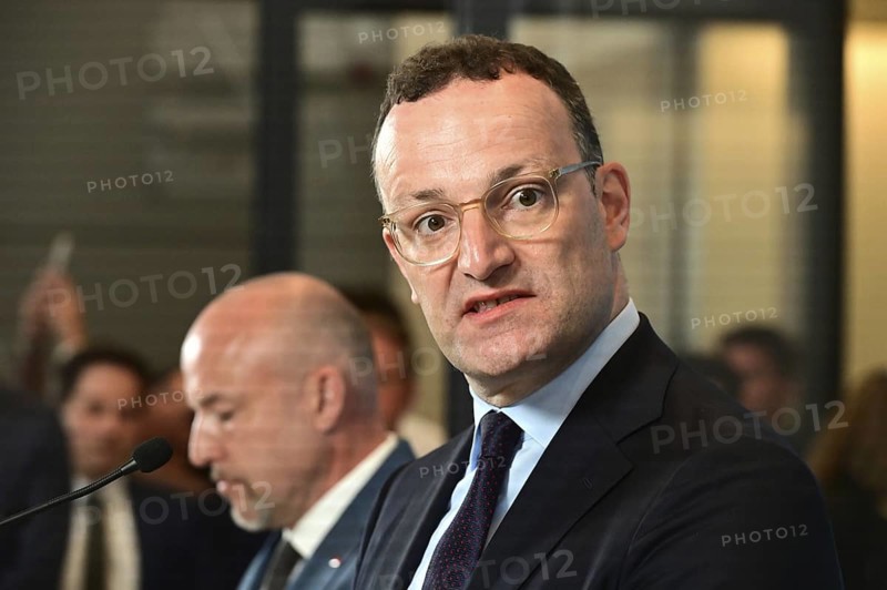 On the right, the chairman of the CDU/CSU parliamentary group, Jens Spahn (CDU), and his deputy Alexander Hoffmann (CSU) at the weekly press statement in front of the parliamentary group meeting room in the Reichstag. This time it was about the expert opinion on the purchase of masks, among other things