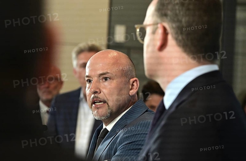 On the right, the chairman of the CDU/CSU parliamentary group, Jens Spahn (CDU), and his deputy Alexander Hoffmann (CSU) at the weekly press statement in front of the parliamentary group meeting room in the Reichstag. This time it was about the expert opinion on the purchase of masks, among other things
