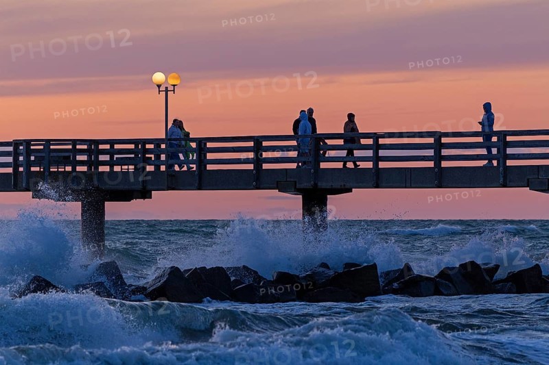 Sunset, pier, people, silhouettes, waves, swell, spray, street lamps, Wustrow, Fischland, Mecklenburg-Vorpommern, Germany