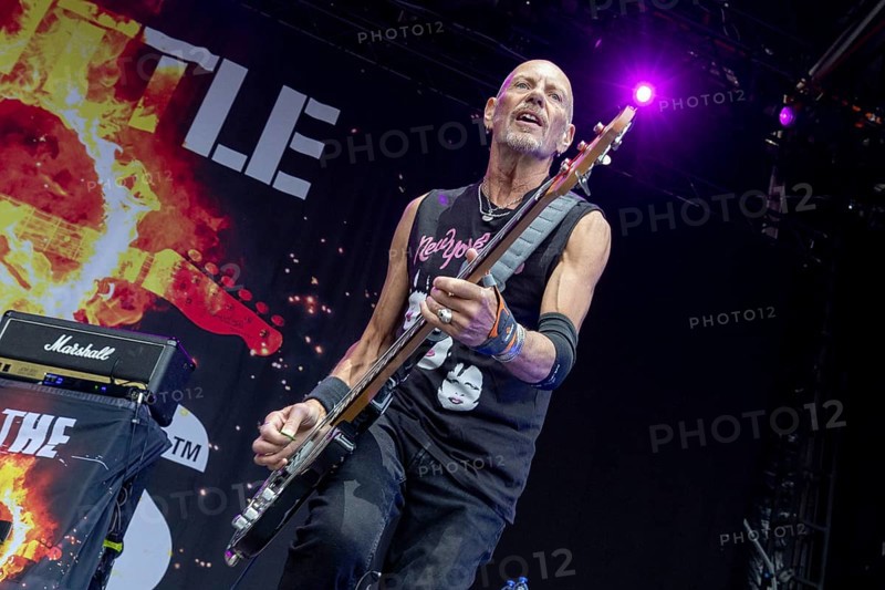 Ali McMordie, bassist, Stiff Little Fingers, punk rock band, Northern Ireland, open air at the Citadel Music Festival, 04.07.2025, Zitadelle Spandau, Berlin, Germany < english> Stiff Little Fingers, punk rock band, Northern Ireland, open air at the Citadel Music Festival, July 4, 2025, Spandau Citadel, Berlin, Germany