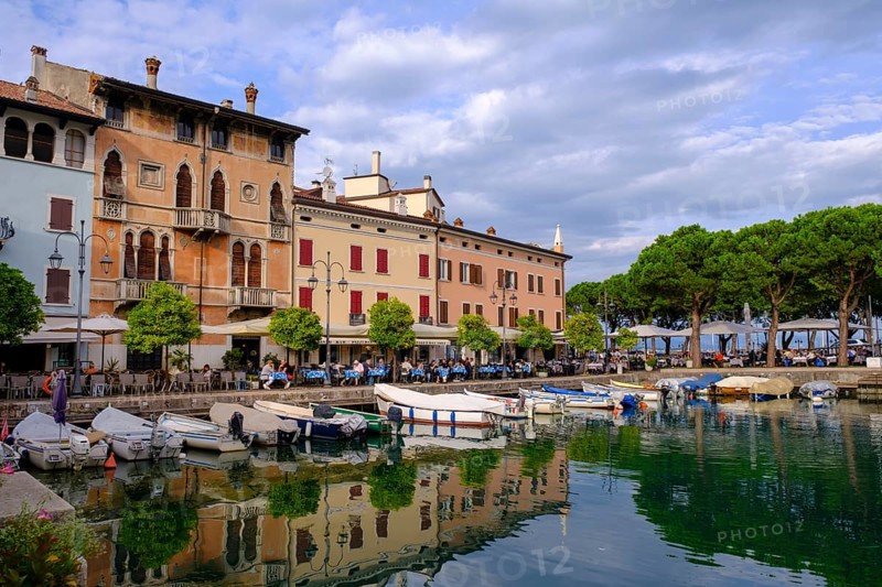 Houses at the harbour, Porto Vecchio, Lake Garda, Desenzano del Garda, Lombardy, Province of Brescia, Italy
