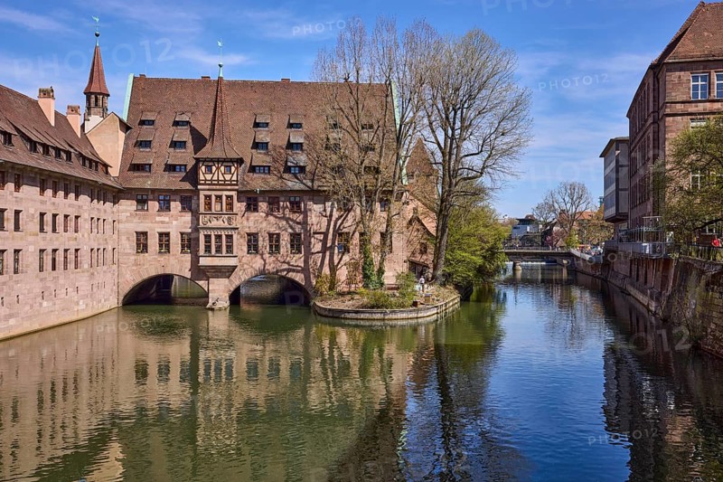 Heilig-Geist-Spital, historic hospital, river Pegnitz, historic buildings, trees, symmetrical reflections, water surface, blue sky, cirrostratus clouds, Pfarrgasse, Nuremberg, Middle Franconia, independent city, Bavaria, Germany