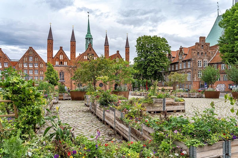 Flower boxes at Geibelplatz and Heiligen-Geist-Hospital in the Hanseatic city of Lübeck, Schleswig-Holstein, Germany