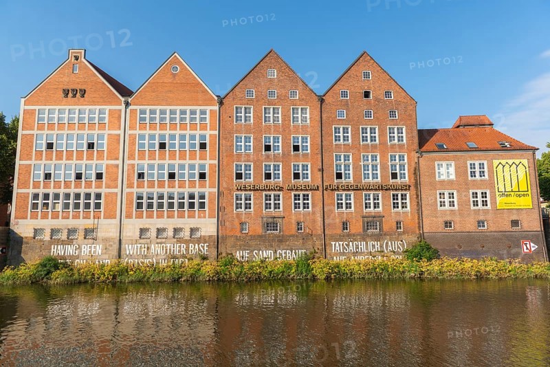 Weserburg, Museum of Contemporary Art on the Weser, modern art, exhibition, art scene, architecture, gable, water reflection, Teerhof peninsula, blue sky, Hanseatic city of Bremen, Germany