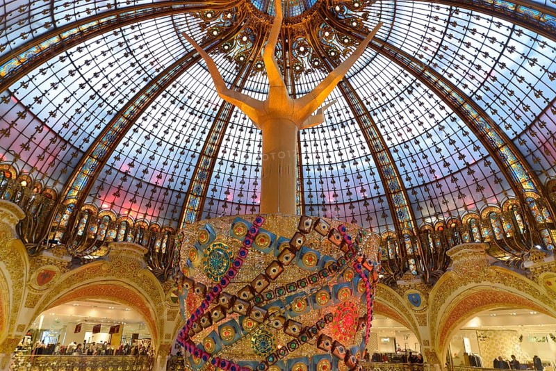 Upside-down Christmas tree, Galeries Lafayette, Paris, Île-de-France, France