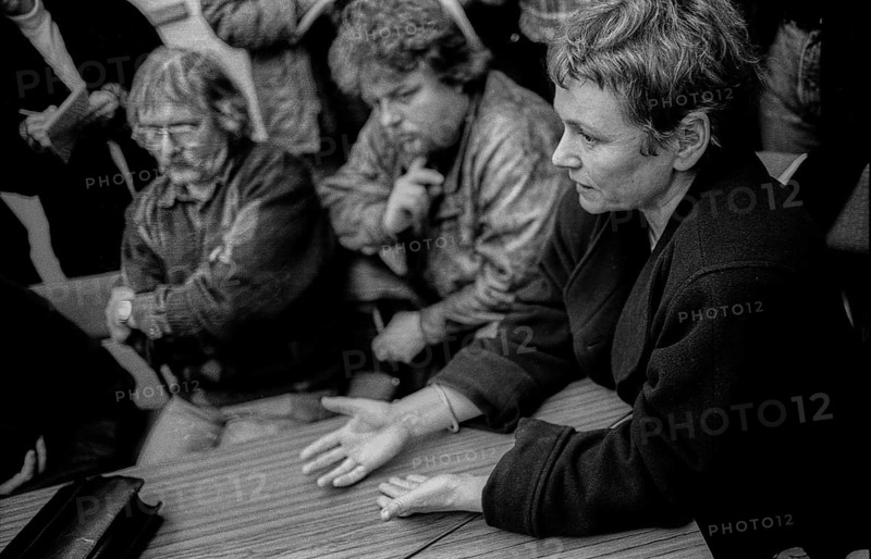 Germany, Berlin, 2 January 1992, (from left to right) Gerd Poppe, Lutz Rathenow, Bärbel Bohley, first day of access to Stasi files, Gauck Authority