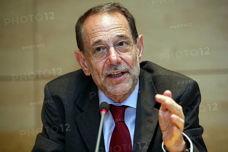 Berlin, 16 July 2008-Bertelsmann Stiftung Photo: Javier Solana, European Union High Representative for Foreign Affairs, at a press conference in Berlin by: Reiner Zensen, Gallierweg 15, 53117 Bonn, Tel.0170-8119315 Mail: photo@reinerzensen.de Photo subject to fee and for editorial use only, (Postbank Koeln account no.425811505, BLZ 37010050, publication against fee plus 7% VAT, Tax no. 205/5336/1051, Bonn-Innenstadt tax office), (Press photo subject to fee, use against fee by agreement and specimen copy, no passing on to third parties, no syndication, no inclusion in archives or databases which are open to third parties), (No Syndication, no passing on to third parties, no taking up in archives or databanks, which are open to anyone)