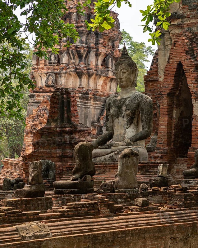 A picture of a Buddha statue at the Wat Mahathat Temple