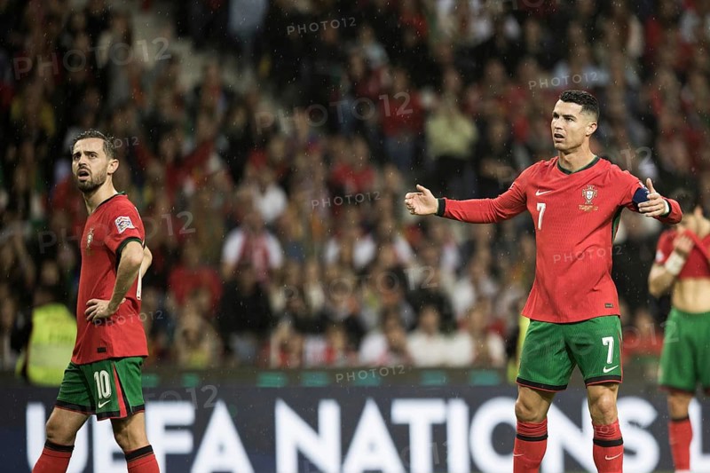 Football match, captain Cristiano RONALDO CR7 Portugal on the ball with right outer crack, Estadio do Dragao, Porto, Portugal