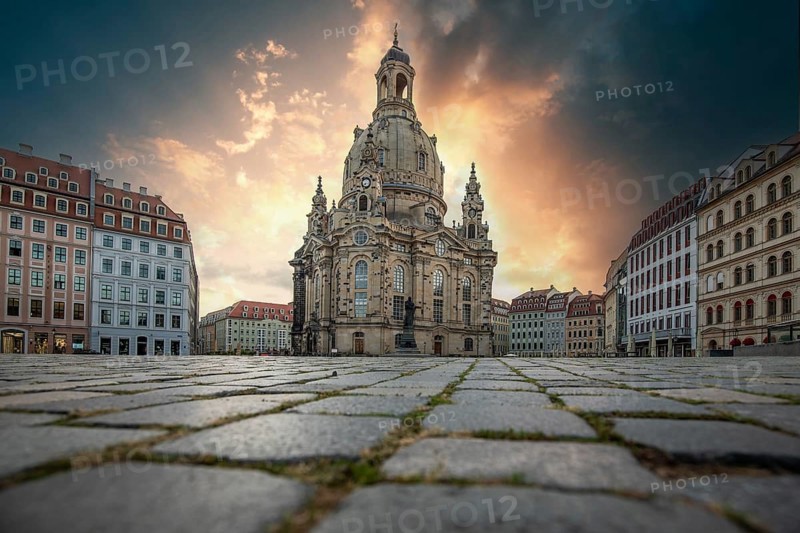 The Church of Our Lady is a baroque Protestant-Lutheran church and the defining monumental building of the Neumarkt. Romantic sunrise in the historic city centre of Dresden, Saxony, Germany
