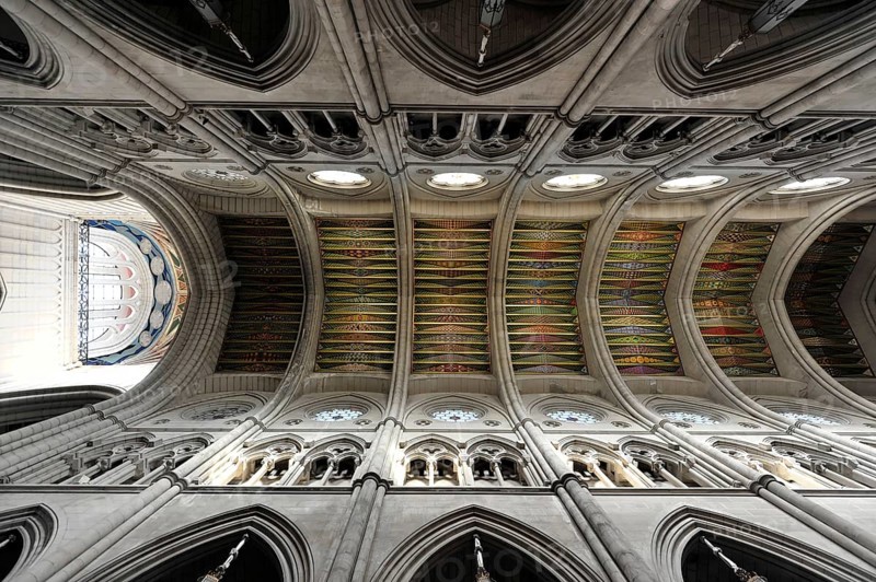 Catedral de Nuestra Señora de la Almudena, Santa María la Real de La Almudena, Almudena Cathedral, Madrid, Spain, Europe, Gothic church ceiling with coloured glass and textured arches and columns