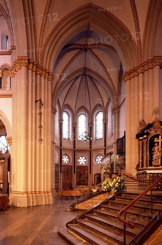 Ascent to the choir and view into the north transept, St., Sankt, Saint