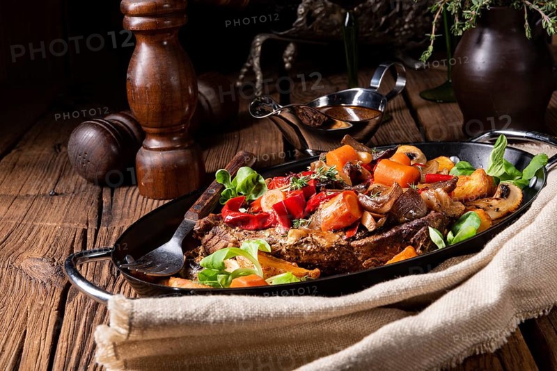 Tender beef with various vegetables