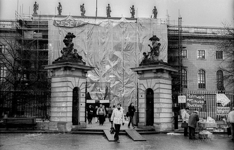 Germany, Berlin, 21 December 1990, Protest at Humboldt University Berlin against the Senate's plans to wind up the university: Occupied