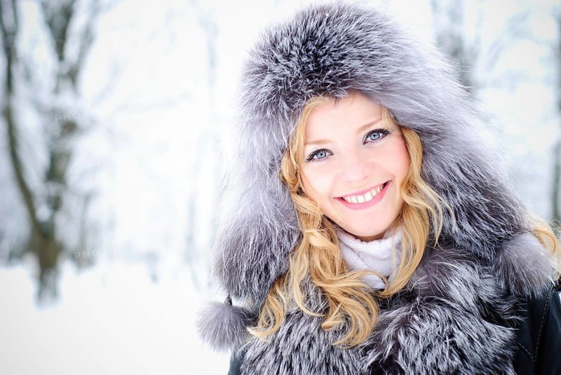 Blond woman outdoors in winter day