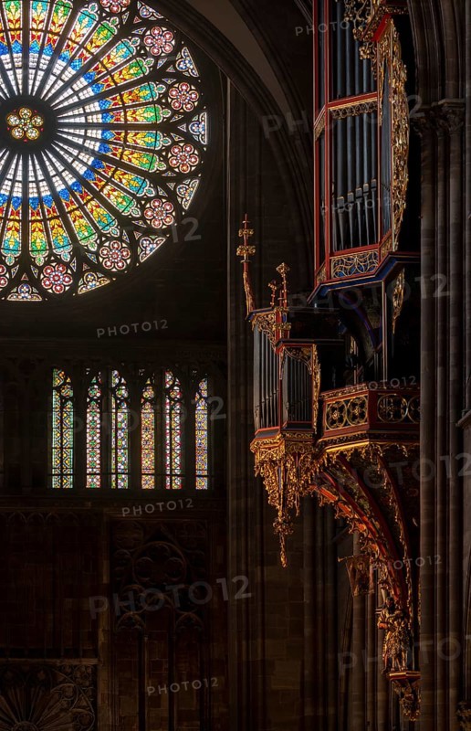 Strasbourg Cathedral, Cathédrale Notre-Dame de Strasbourg, interior, view to the west with the large rose window and Silbermann organ from 1714
