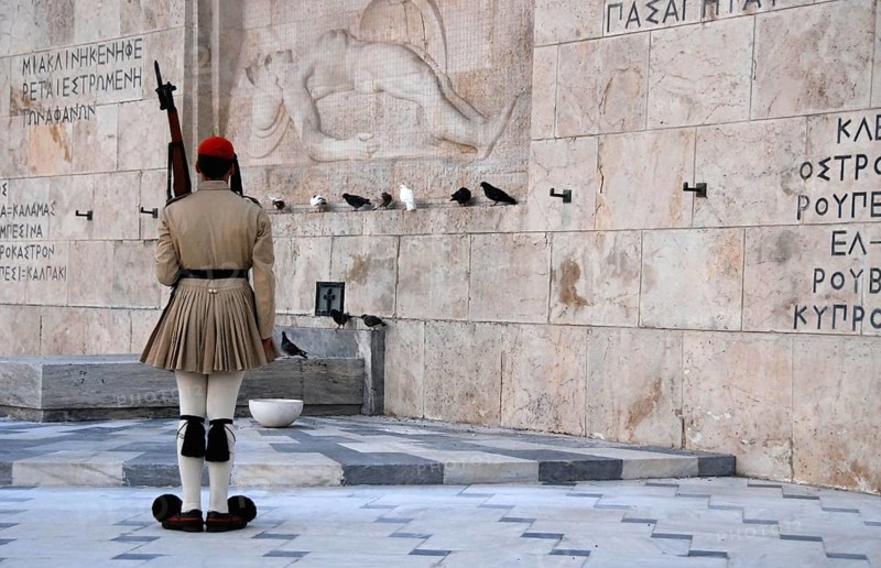 Evzone in front of the tomb of the unknown soldier in front of Athens parliament