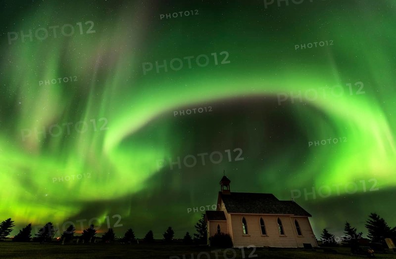 Aurora explosion in Saskatchewan Canada very colorful pulsating