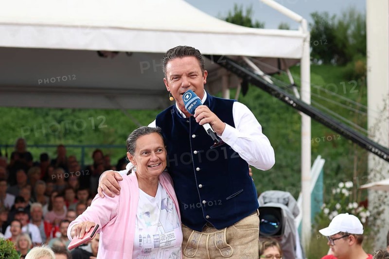 Fan farewell to Stefan Mross (singer / presenter / entertainer) at the last broadcast of the ARD TV programme Immer wieder sonntags, Rust, Germany / Germany