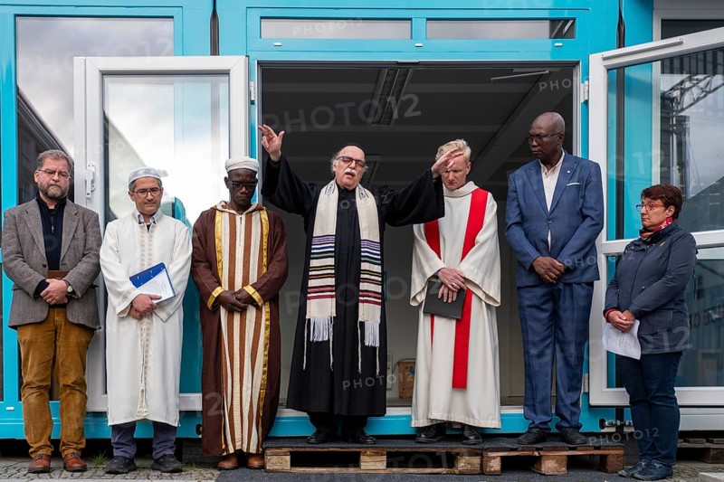 Germany, Berlin, 10 October 2023, Prayer for peace for Israel. Representatives of Islam, Judaism, the churches and the Baha'i faith pray for peace in the Middle East, a total of around 60 people took part at the construction site of the three-religion House of One on Petriplatz, (Photo from left: Peter Amsel, Baha'i Community Germany, Imam Kadir Sanci, House of One, H.E. Imam Abdoulaye Ouasselegue, President of the National Islamic Council of the Central African Republic (CAR), Rabbi Andreas Nachama, House of One, Pastor Michael Kösling, Ev. Kirchgemeinde St. Marien-Friedrichswerder, Pastor Clotaire Siribi, Interim President of the Protestant Alliance of the CAR, Angelica Hilsebein, Commissioner for Interreligious Dialogue of the Archdiocese of Berlin)