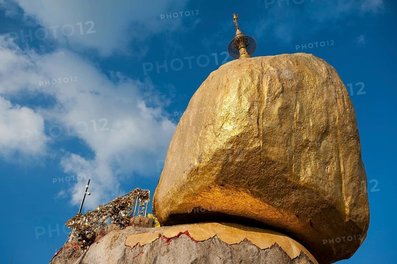 01.02.2017, Kyaikto, Republic of the Union of Myanmar, Asia, The Golden Rock with the Kyaiktiyo Pagoda