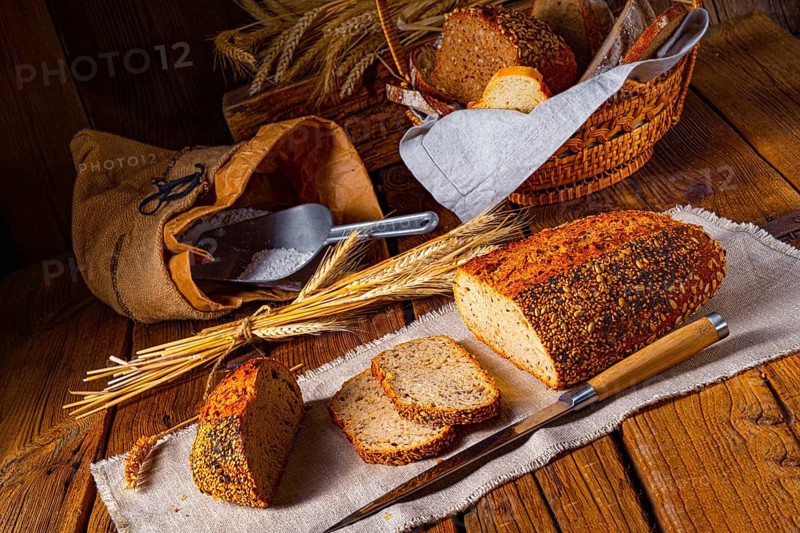 Linseed bread with a poppy seed and sesame mixture