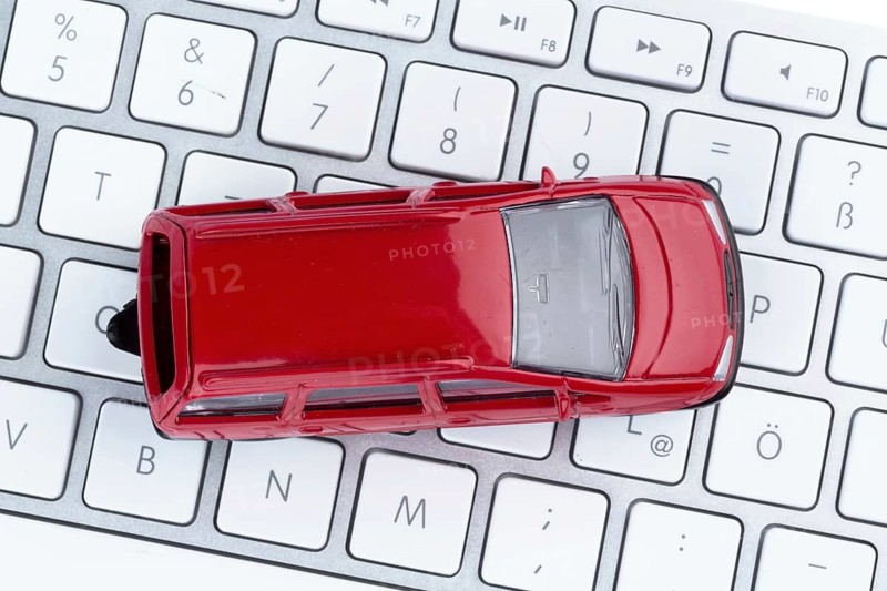 Car on keyboard, symbol photo for car purchase and car trade on the Internet