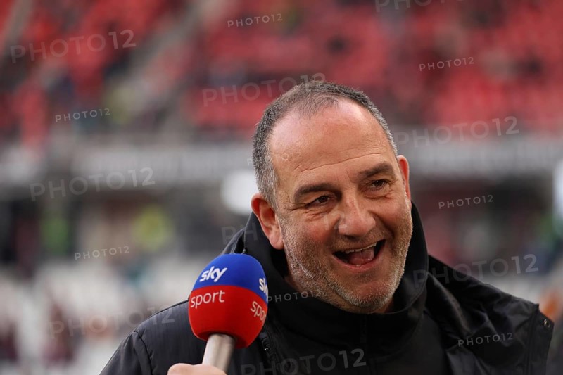 Head coach/ coach Frank Schmidt (FC Heidenheim), at the match of the 1st FBL: 24-25: 21st Sptg. SC Freiburg - 1. FC Heidenheim DFL REGULATIONS PROHIBIT ANY USE OF PHOTOGRAPHS AS IMAGE SEQUENCES AND/OR QUASI-VIDEONan Photo: Joachim Hahne/johapress, Freiburg, Germany / Germany