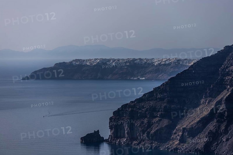 Oia, village on the crater rim, Santorini Island, Cyclades, Greece