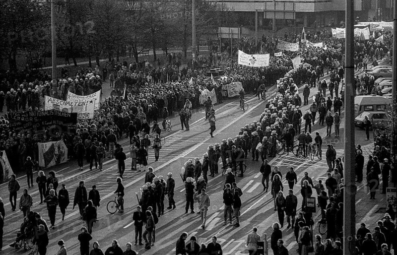 Germany, Berlin, 3 November 1990, Autonomous demonstration in East Berlin, Karl-Liebknecht-Straße