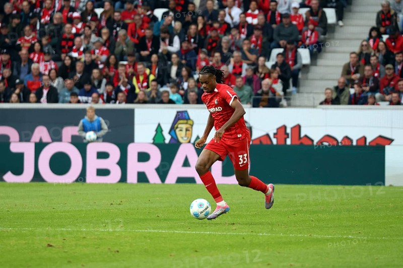 Jordy Makengo (SC Freiburg) at the 1st FBL match: 24-25: 1st FBL: 24-25: 7th Sptg. SC Freiburg - FC Augsburg DFL REGULATES PROHIBIT ANY USE OF PHOTOGRAPHS AS IMAGE SEQUENCES AND/OR QUASI-VIDEOthen Photo: Joachim Hahne/johapress, Freiburg, Germany / Germany