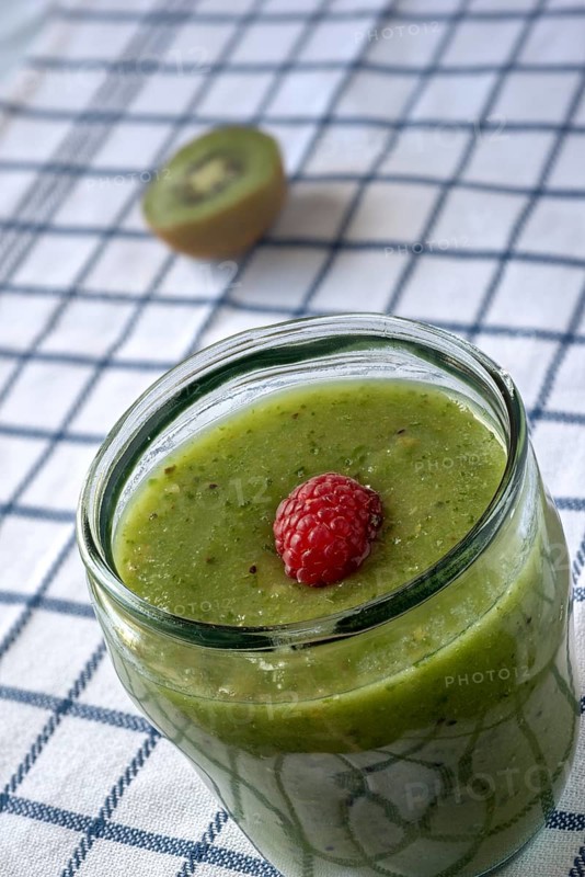 Kiwi smoothie with raspberry
