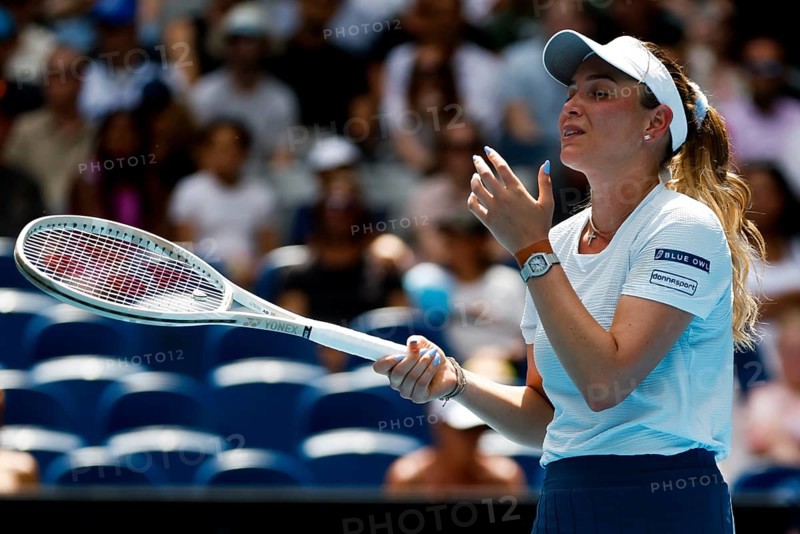 MELBOURNE, AUSTRALIA - JANUARY 19: Donna Vekic of Croatia reacts to a missed point whilst playing Anastasia Pavlyuchenkova of Russia on day eight of the 2025 Australian Open at Melbourne Park on January 19, 2025 in Melbourne, Australia