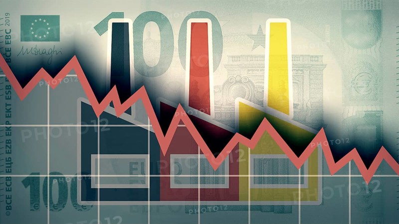 Symbolic image on the topic of negative trend, decline, profit slump, negative growth, etc. of the German economy