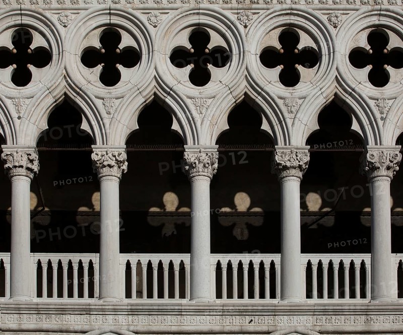 Italy Venice Doge's Palace -211 Gothic arcade upper storey on the west façade Detail