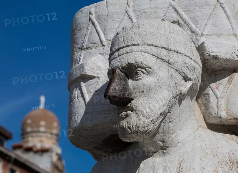 Italy Venice Campo dei Mori -98 Sculpture of Sior Antonio Rioba 13th century with the iron nose which was only added in the 19th century after damage