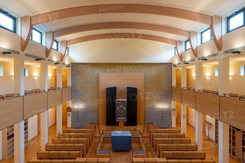 Krefeld, Jewish community centre in Wiedstraße. Synagogue with Torah shrine (Hechal), view from the gallery to the east, architecture: Klaus Reymann