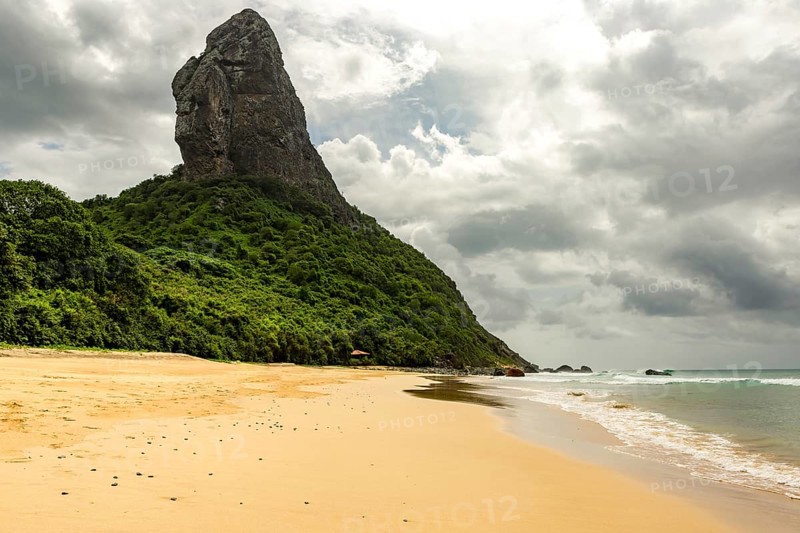 Fernando de Noronha, Brasil. Turquoise water around the Two Brothers rocks, UNESCO World Heritage Site, Brazil, South America