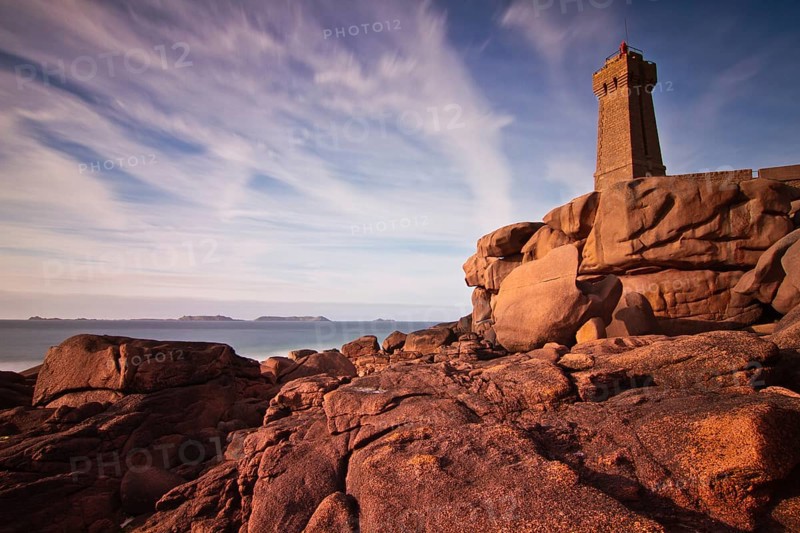 Côte de Granit Rose, Men Ruz lighthouse