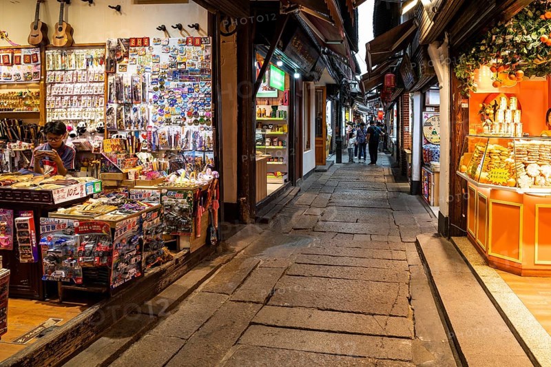Cosy, historical, alleys, paths, shops, restaurants, water town Zhujiajiao, Shanghai, People's Republic of China