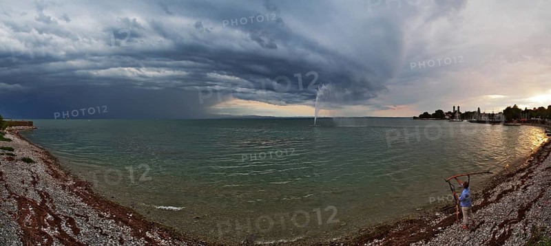 Land artists in a stormy atmosphere on Lake Constance, Friedrichshafen
