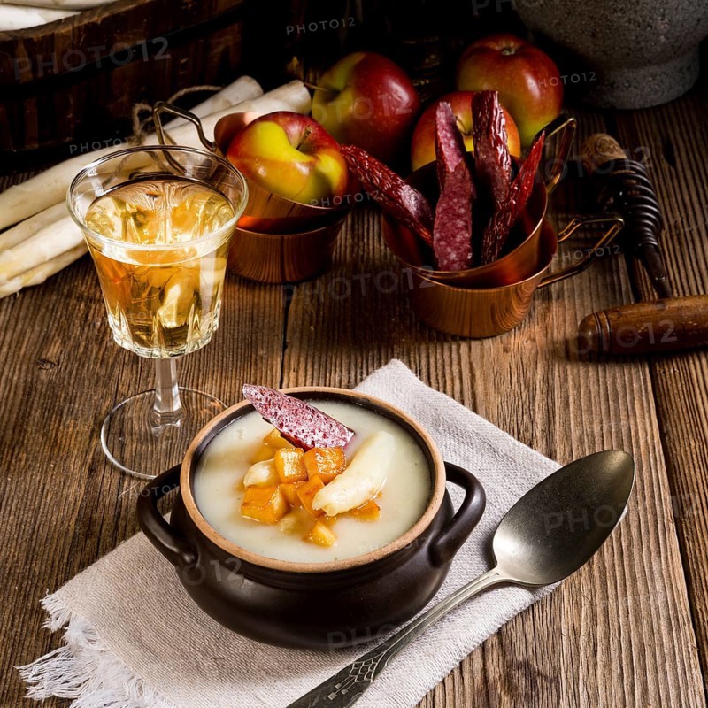 Asparagus Soup with Apple cubes
