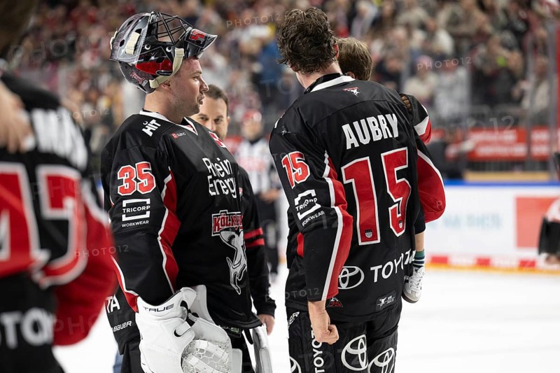 Laura Dick Cologne, LanxessArena, North Rhine-Westphalia, Julius Hudacek (Koelner Haie, #35)>, Louis- Marc Aubry (Koelner Haie, #15), PENNY DEL, Kölner Haie-Düsseldorfer EG on 24/11/2024 at the LanxessArena in Cologne Germany