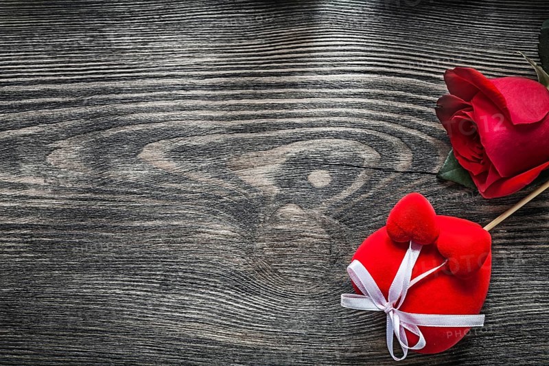 Red heart rose on wooden board celebrations concept